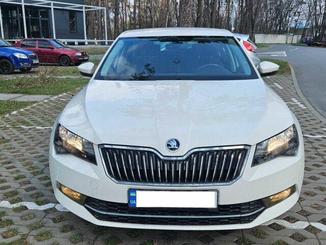 Білий Шкода Суперб, об'ємом двигуна 1.8 л та пробігом 144 тис. км за 17200 $, фото 4 на Automoto.ua