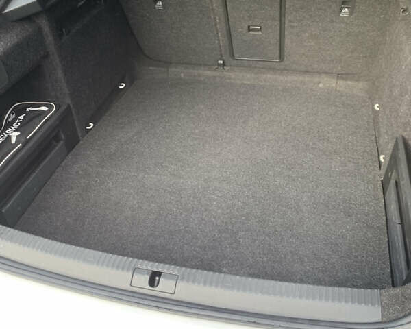 Белый Шкода Суперб, объемом двигателя 1.8 л и пробегом 240 тыс. км за 11700 $, фото 13 на Automoto.ua