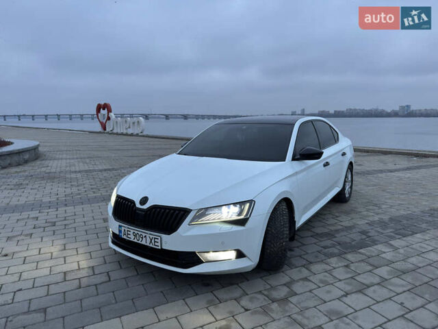 Белый Шкода Суперб, объемом двигателя 1.97 л и пробегом 169 тыс. км за 22000 $, фото 3 на Automoto.ua