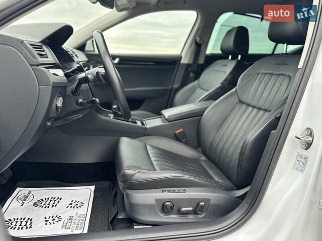 Шкода Суперб 2017 у Мукачеве на Automoto.ua Білий Шкода Суперб, об'ємом двигуна 1.8 л та пробігом 220 тис. км за 18000 $, фото 18 на Automoto.ua