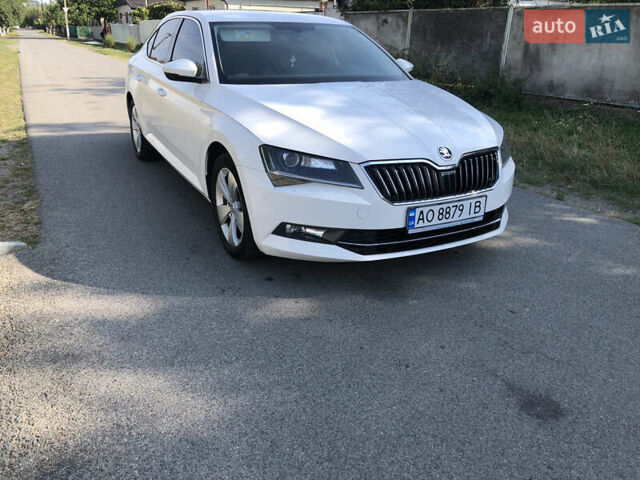 Белый Шкода Суперб, объемом двигателя 1.97 л и пробегом 241 тыс. км за 18500 $, фото 10 на Automoto.ua