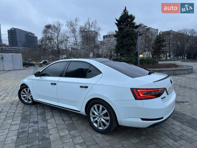 Белый Шкода Суперб, объемом двигателя 1.97 л и пробегом 169 тыс. км за 22000 $, фото 5 на Automoto.ua