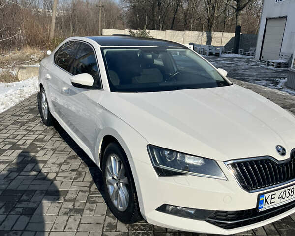 Белый Шкода Суперб, объемом двигателя 1.8 л и пробегом 186 тыс. км за 15000 $, фото 4 на Automoto.ua