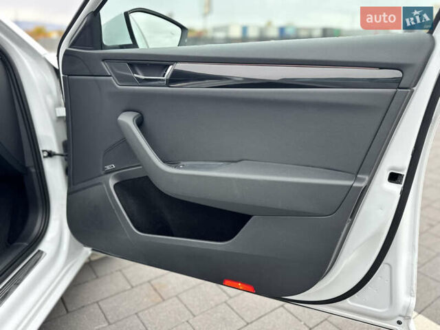 Шкода Суперб 2017 у Мукачеве на Automoto.ua Білий Шкода Суперб, об'ємом двигуна 1.8 л та пробігом 220 тис. км за 18000 $, фото 24 на Automoto.ua