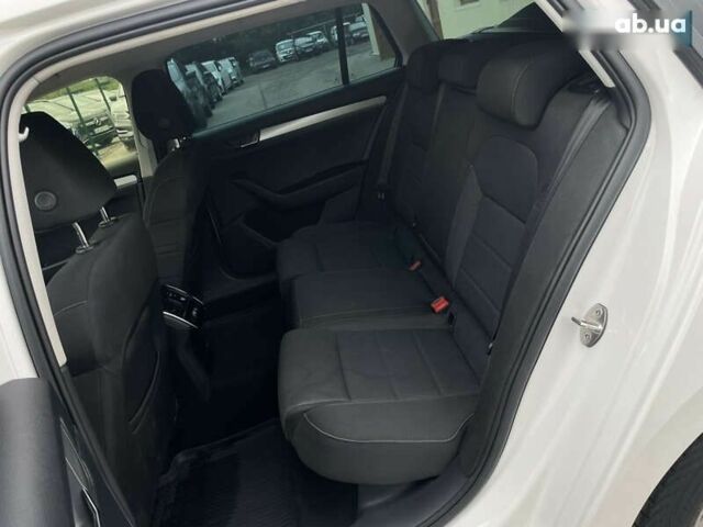 Белый Шкода Суперб, объемом двигателя 2 л и пробегом 300 тыс. км за 17555 $, фото 28 на Automoto.ua