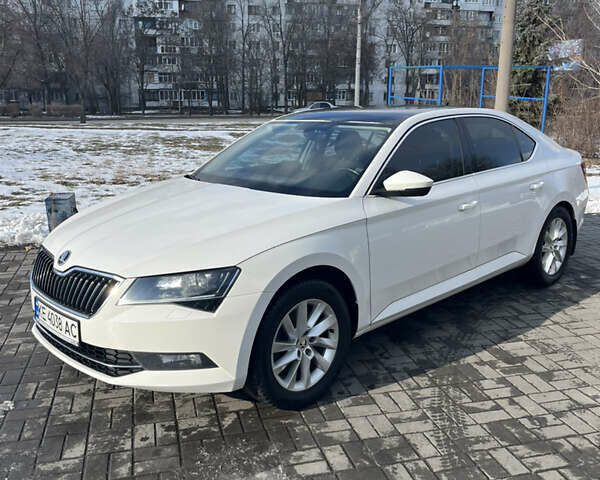 Белый Шкода Суперб, объемом двигателя 1.8 л и пробегом 186 тыс. км за 15000 $, фото 1 на Automoto.ua