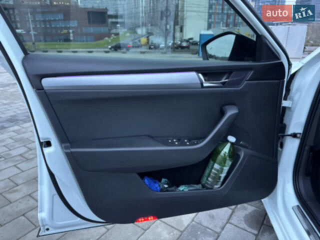 Белый Шкода Суперб, объемом двигателя 1.97 л и пробегом 169 тыс. км за 22000 $, фото 16 на Automoto.ua
