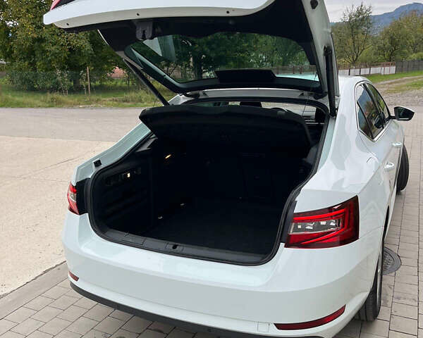 Білий Шкода Суперб, об'ємом двигуна 1.97 л та пробігом 259 тис. км за 18500 $, фото 6 на Automoto.ua