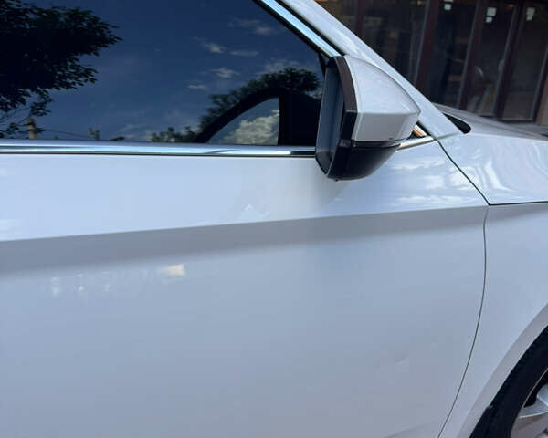 Белый Шкода Суперб, объемом двигателя 1.8 л и пробегом 159 тыс. км за 17900 $, фото 4 на Automoto.ua