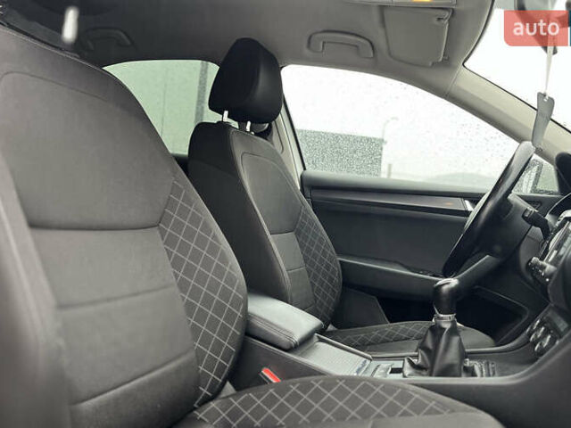 Белый Шкода Суперб, объемом двигателя 1.6 л и пробегом 197 тыс. км за 14999 $, фото 16 на Automoto.ua