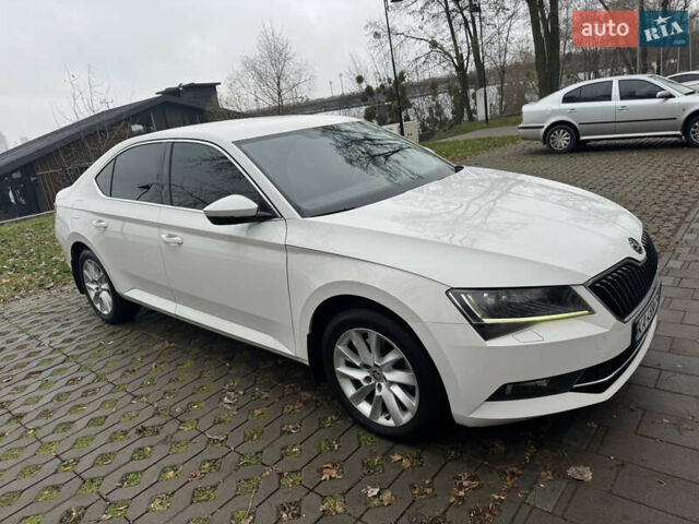 Белый Шкода Суперб, объемом двигателя 1.8 л и пробегом 218 тыс. км за 16900 $, фото 20 на Automoto.ua