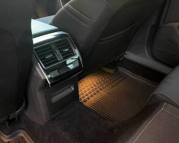 Белый Шкода Суперб, объемом двигателя 1.8 л и пробегом 159 тыс. км за 17900 $, фото 17 на Automoto.ua