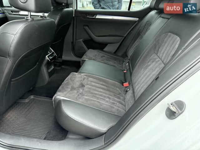 Білий Шкода Суперб, об'ємом двигуна 1.97 л та пробігом 237 тис. км за 18590 $, фото 14 на Automoto.ua