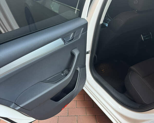 Белый Шкода Суперб, объемом двигателя 1.8 л и пробегом 159 тыс. км за 17900 $, фото 13 на Automoto.ua