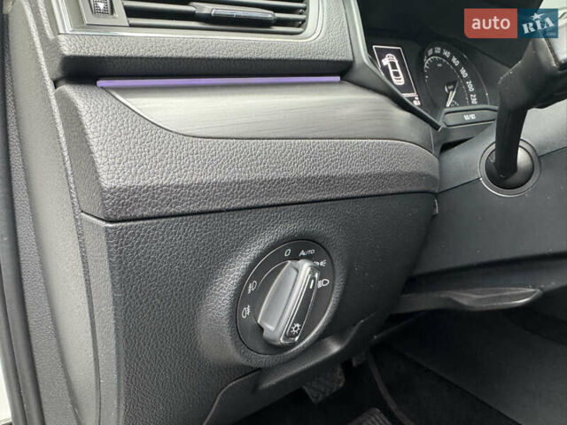 Белый Шкода Суперб, объемом двигателя 1.8 л и пробегом 218 тыс. км за 16900 $, фото 27 на Automoto.ua