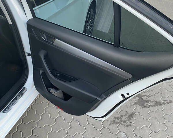 Білий Шкода Суперб, об'ємом двигуна 1.97 л та пробігом 227 тис. км за 20500 $, фото 11 на Automoto.ua