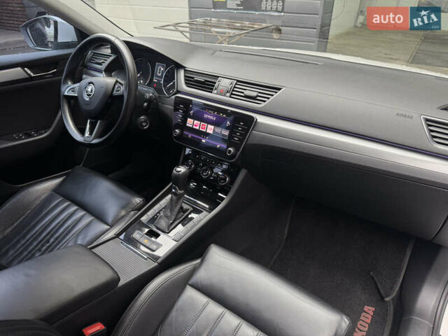 Белый Шкода Суперб, объемом двигателя 1.8 л и пробегом 218 тыс. км за 16900 $, фото 21 на Automoto.ua