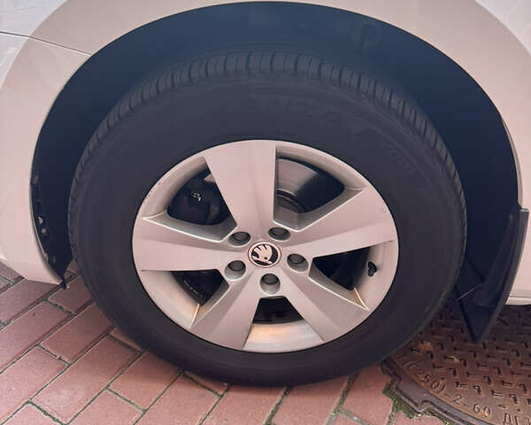 Белый Шкода Суперб, объемом двигателя 1.8 л и пробегом 159 тыс. км за 17900 $, фото 12 на Automoto.ua