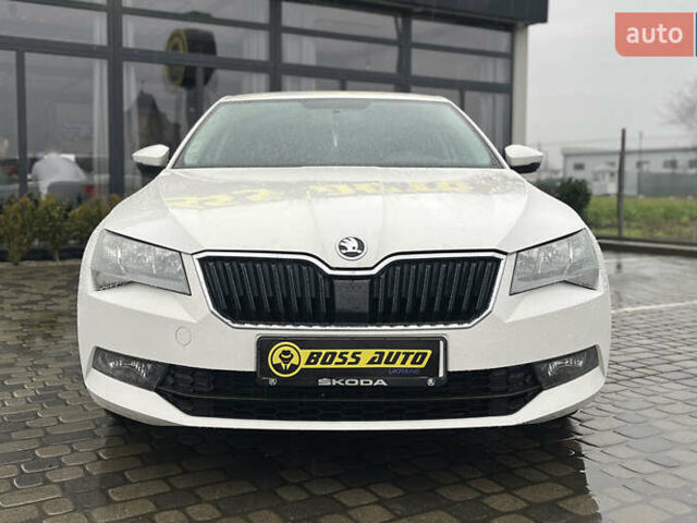 Белый Шкода Суперб, объемом двигателя 1.6 л и пробегом 197 тыс. км за 14999 $, фото 1 на Automoto.ua