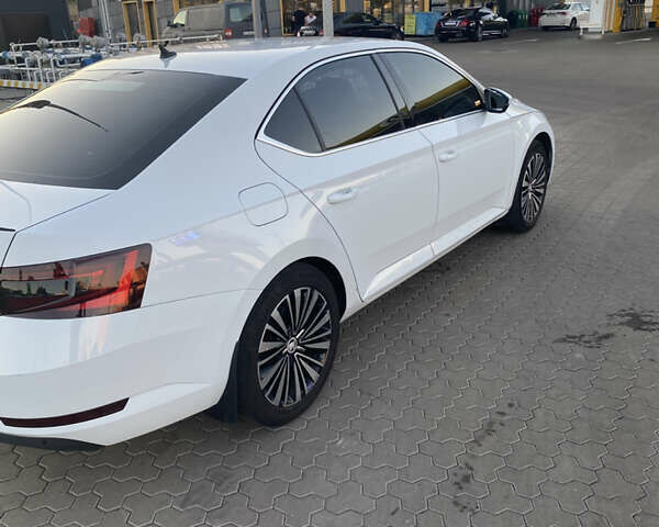 Білий Шкода Суперб, об'ємом двигуна 1.97 л та пробігом 227 тис. км за 20500 $, фото 9 на Automoto.ua