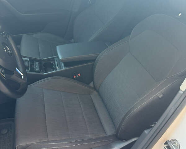 Белый Шкода Суперб, объемом двигателя 1.8 л и пробегом 159 тыс. км за 17900 $, фото 27 на Automoto.ua