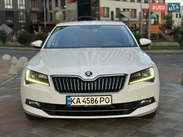 Білий Шкода Суперб, об'ємом двигуна 1.8 л та пробігом 218 тис. км за 18200 $, фото 1 на Automoto.ua