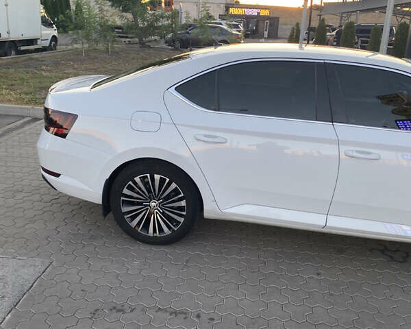 Білий Шкода Суперб, об'ємом двигуна 1.97 л та пробігом 227 тис. км за 20500 $, фото 8 на Automoto.ua