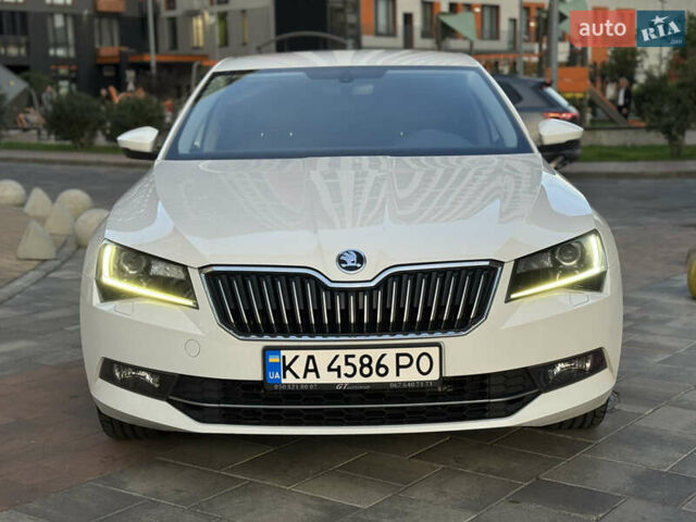 Білий Шкода Суперб, об'ємом двигуна 1.8 л та пробігом 218 тис. км за 18200 $, фото 14 на Automoto.ua