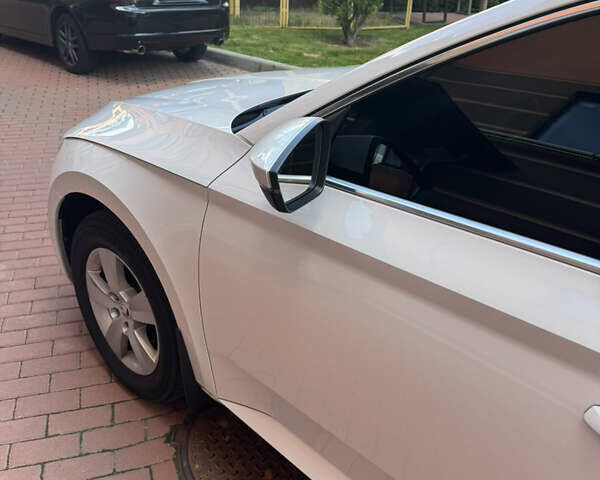 Белый Шкода Суперб, объемом двигателя 1.8 л и пробегом 159 тыс. км за 17900 $, фото 11 на Automoto.ua