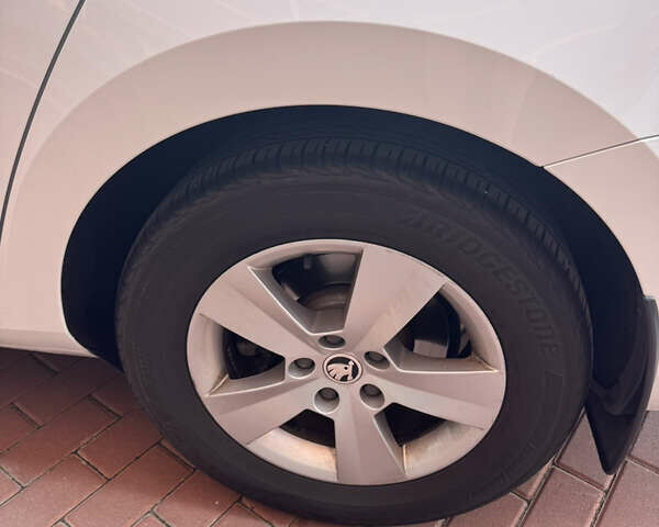 Белый Шкода Суперб, объемом двигателя 1.8 л и пробегом 159 тыс. км за 17900 $, фото 10 на Automoto.ua