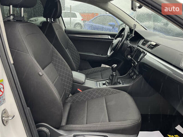 Белый Шкода Суперб, объемом двигателя 1.6 л и пробегом 197 тыс. км за 14999 $, фото 17 на Automoto.ua