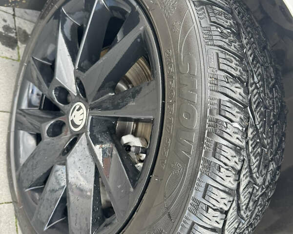 Білий Шкода Суперб, об'ємом двигуна 1.97 л та пробігом 247 тис. км за 17900 $, фото 5 на Automoto.ua