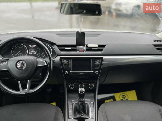 Белый Шкода Суперб, объемом двигателя 1.6 л и пробегом 197 тыс. км за 14999 $, фото 9 на Automoto.ua