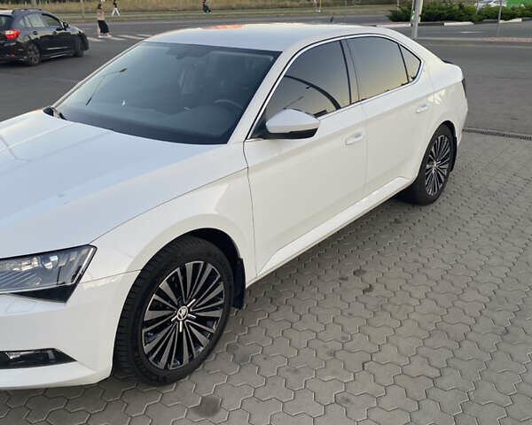 Білий Шкода Суперб, об'ємом двигуна 1.97 л та пробігом 227 тис. км за 20500 $, фото 2 на Automoto.ua