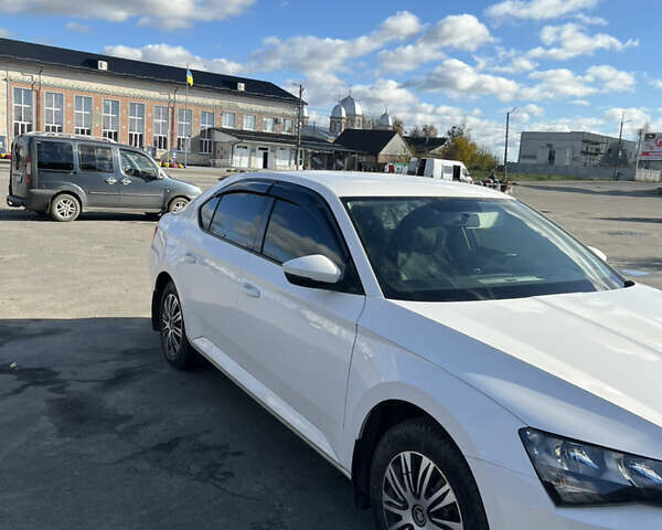 Шкода Суперб 2018 в Шепетовке на Automoto.ua Белый Шкода Суперб, объемом двигателя 1.8 л и пробегом 188 тыс. км за 15000 $, фото 5 на Automoto.ua