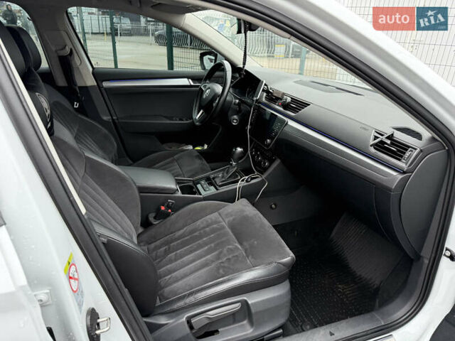 Білий Шкода Суперб, об'ємом двигуна 1.97 л та пробігом 237 тис. км за 18590 $, фото 15 на Automoto.ua