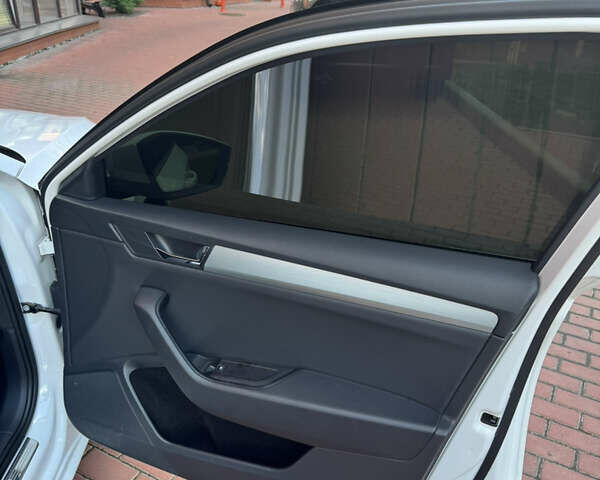 Белый Шкода Суперб, объемом двигателя 1.8 л и пробегом 159 тыс. км за 17900 $, фото 22 на Automoto.ua