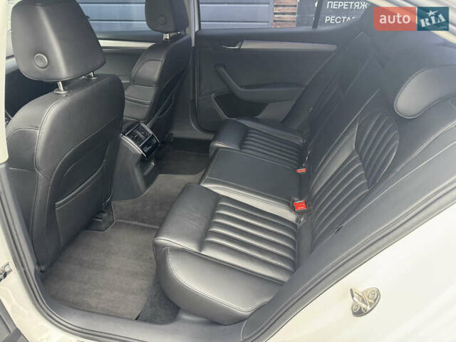 Белый Шкода Суперб, объемом двигателя 1.8 л и пробегом 218 тыс. км за 16900 $, фото 23 на Automoto.ua