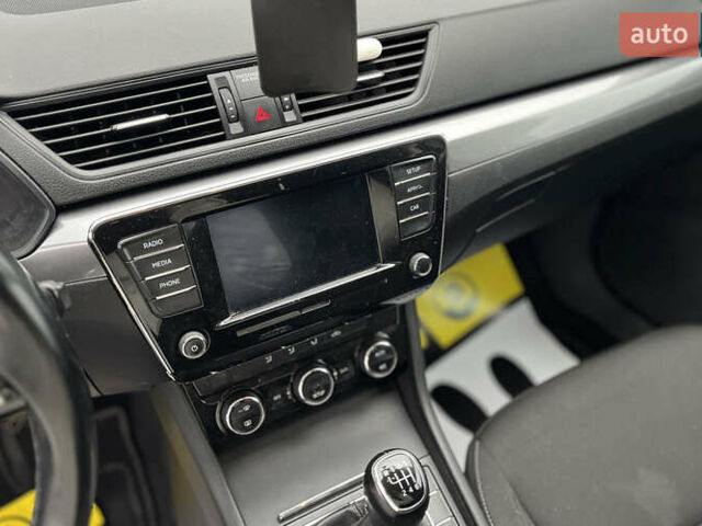 Белый Шкода Суперб, объемом двигателя 1.6 л и пробегом 197 тыс. км за 14999 $, фото 11 на Automoto.ua