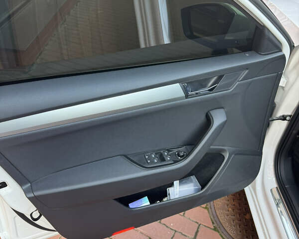 Белый Шкода Суперб, объемом двигателя 1.8 л и пробегом 159 тыс. км за 17900 $, фото 26 на Automoto.ua