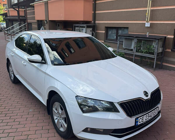 Белый Шкода Суперб, объемом двигателя 1.8 л и пробегом 159 тыс. км за 17900 $, фото 2 на Automoto.ua