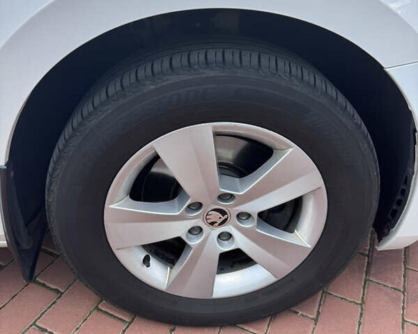 Белый Шкода Суперб, объемом двигателя 1.8 л и пробегом 159 тыс. км за 17900 $, фото 8 на Automoto.ua