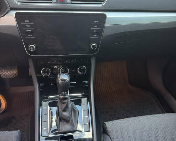 Белый Шкода Суперб, объемом двигателя 1.8 л и пробегом 159 тыс. км за 17900 $, фото 30 на Automoto.ua