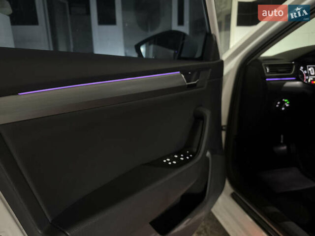 Белый Шкода Суперб, объемом двигателя 1.8 л и пробегом 218 тыс. км за 16900 $, фото 31 на Automoto.ua