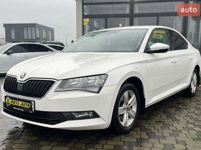 Белый Шкода Суперб, объемом двигателя 1.6 л и пробегом 197 тыс. км за 14999 $, фото 2 на Automoto.ua