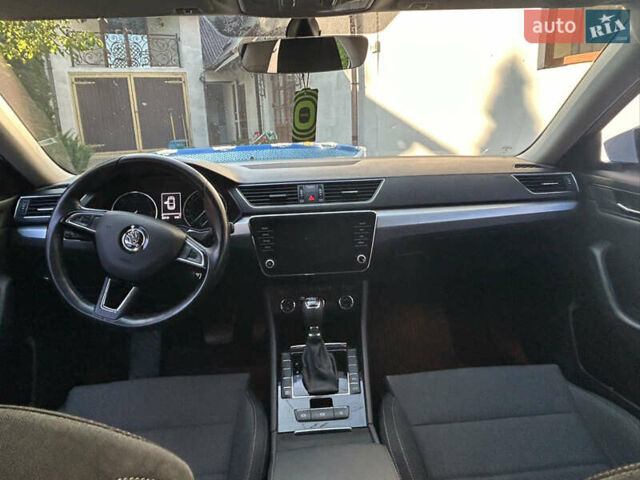Білий Шкода Суперб, об'ємом двигуна 1.97 л та пробігом 288 тис. км за 17400 $, фото 4 на Automoto.ua
