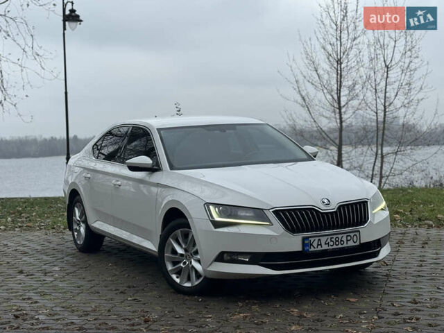 Белый Шкода Суперб, объемом двигателя 1.8 л и пробегом 218 тыс. км за 16900 $, фото 1 на Automoto.ua