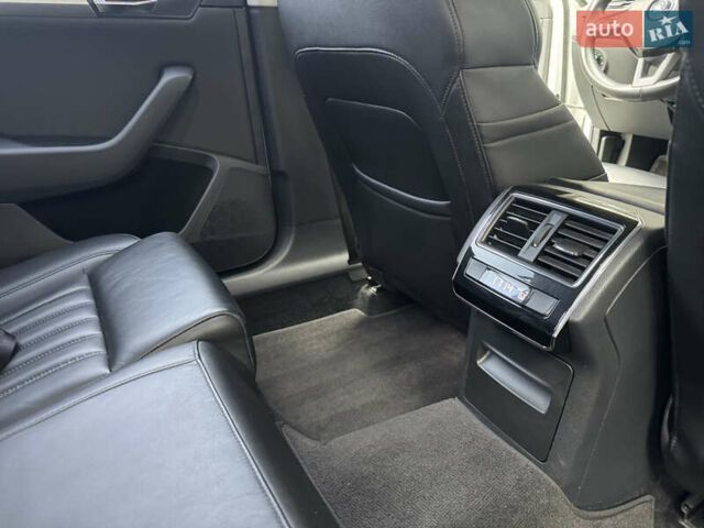 Белый Шкода Суперб, объемом двигателя 1.8 л и пробегом 218 тыс. км за 16900 $, фото 22 на Automoto.ua