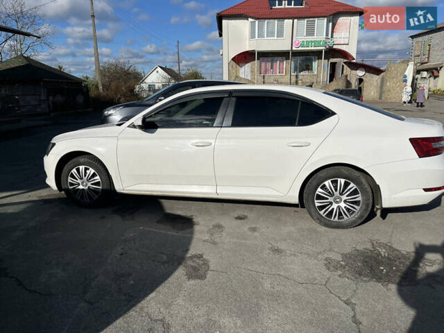 Шкода Суперб 2018 в Шепетовке на Automoto.ua Белый Шкода Суперб, объемом двигателя 1.8 л и пробегом 188 тыс. км за 15000 $, фото 3 на Automoto.ua