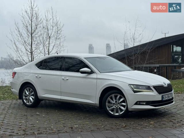 Белый Шкода Суперб, объемом двигателя 1.8 л и пробегом 218 тыс. км за 16900 $, фото 2 на Automoto.ua